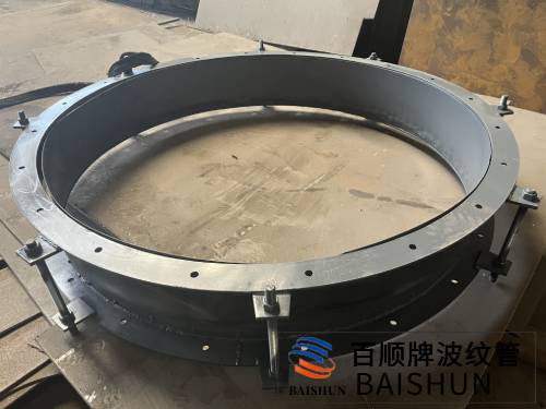 DN1300圓形非金屬補(bǔ)償器準(zhǔn)備發(fā)貨